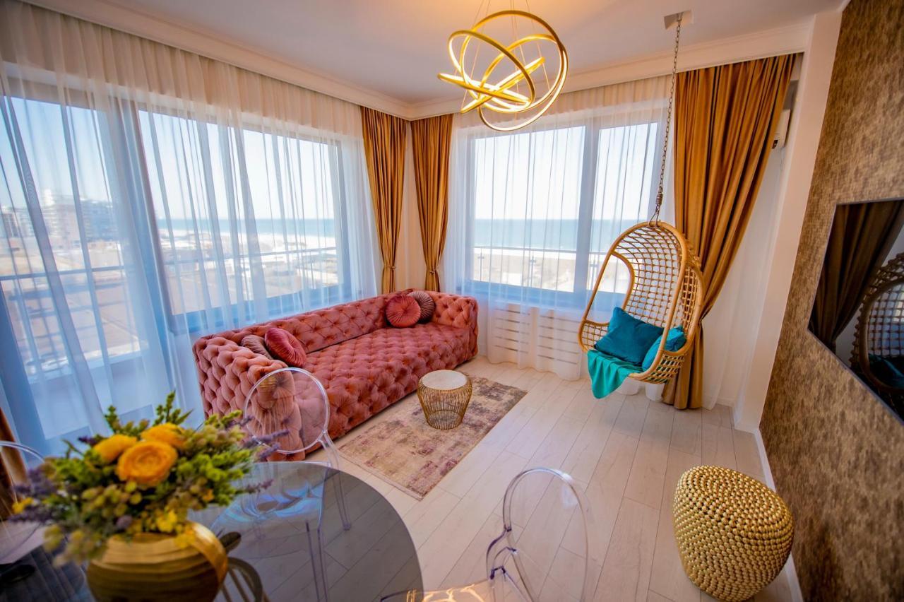 Summerland Luxury Velvet Front Sea View Apartment Mamaia Exterior photo